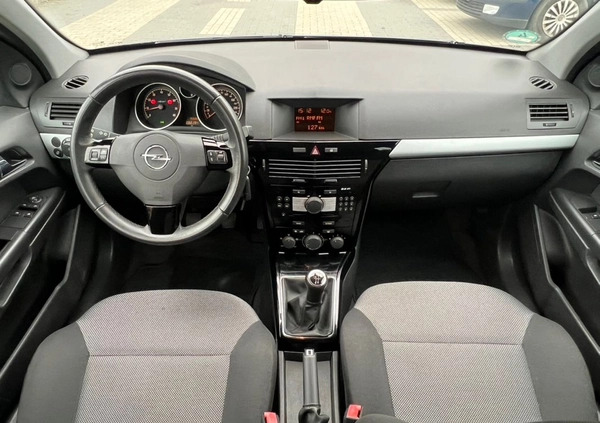 Opel Astra cena 17999 przebieg: 202194, rok produkcji 2010 z Warka małe 781